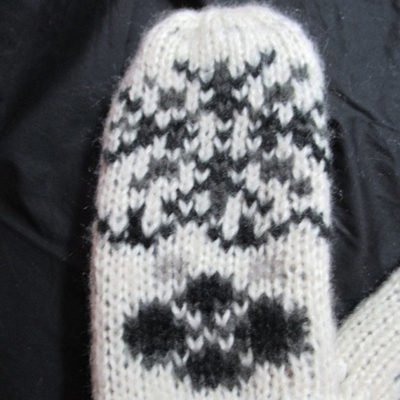 Sonoma Super cozy hat w pom & mittens retro boho vibe soft cozy yarns - Picture 11 of 15